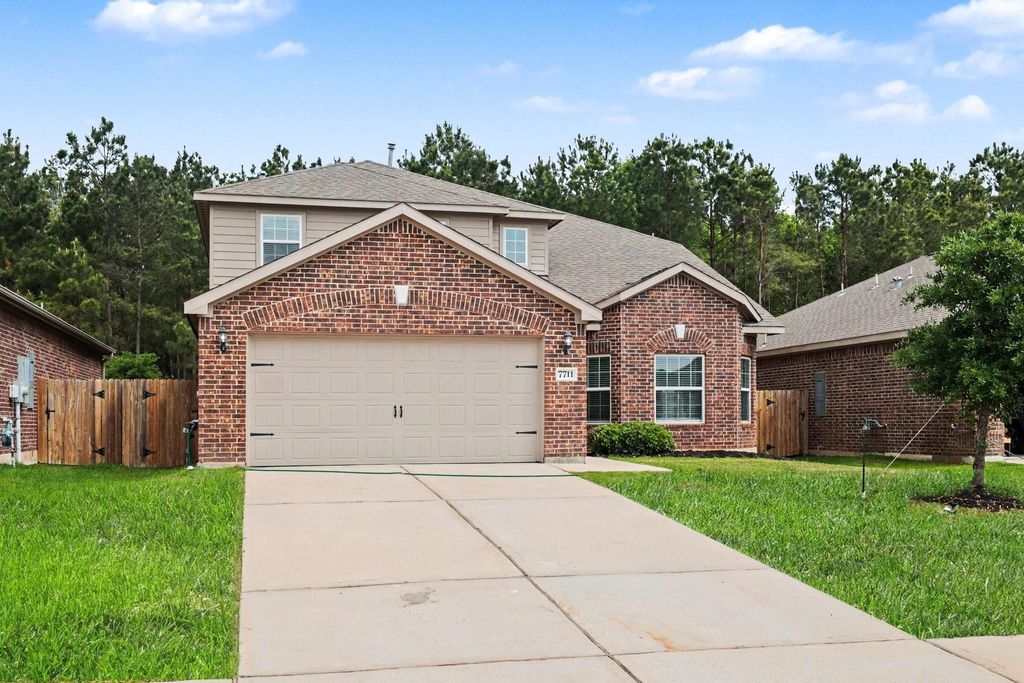 Image 3 of property listing at 7711 Boulder Sunstone Lane, Conroe, TX 77304