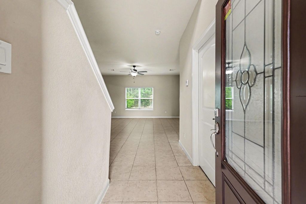 Image 5 of property listing at 7711 Boulder Sunstone Lane, Conroe, TX 77304