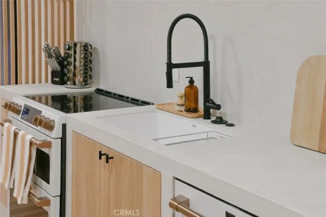 571 Ripon Avenue, Yucca Valley, CA 92284