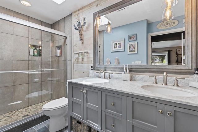 8140 S Waring DRIVE, Oak Creek, WI 53154