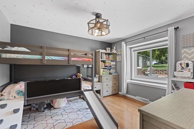 8140 S Waring DRIVE, Oak Creek, WI 53154