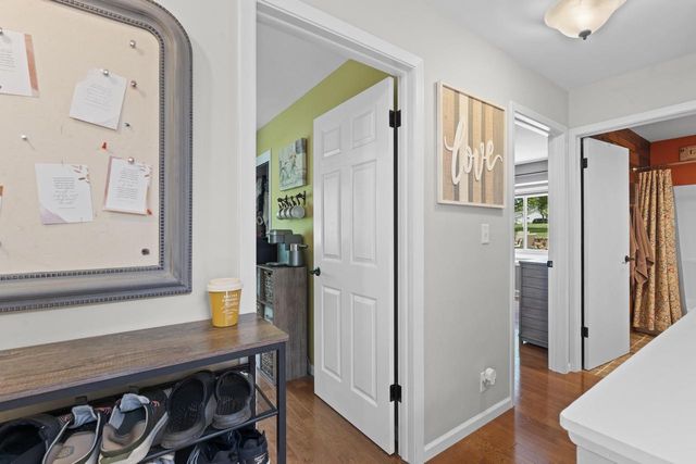 8140 S Waring DRIVE, Oak Creek, WI 53154