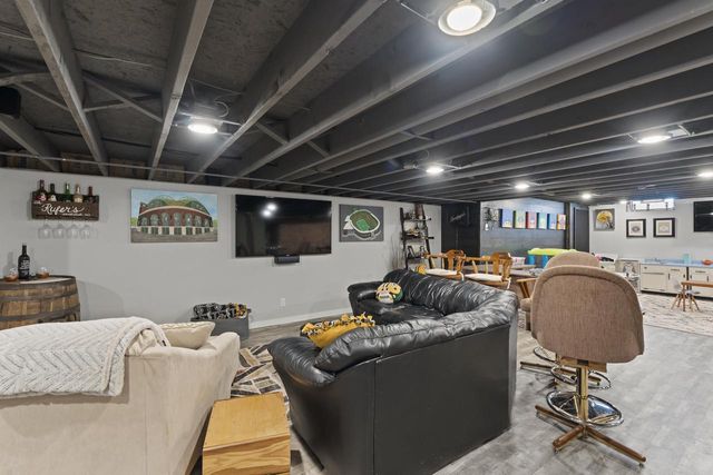 8140 S Waring DRIVE, Oak Creek, WI 53154