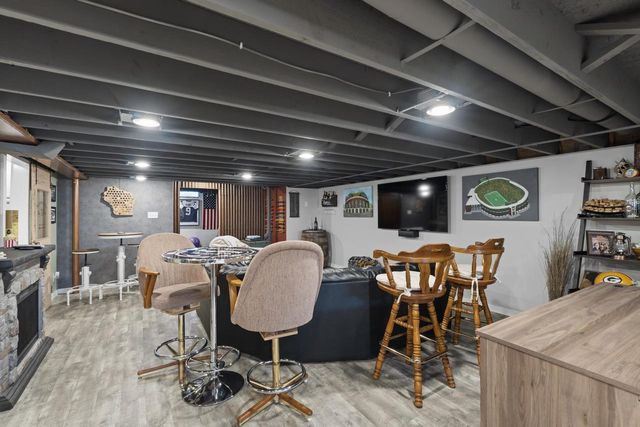 8140 S Waring DRIVE, Oak Creek, WI 53154