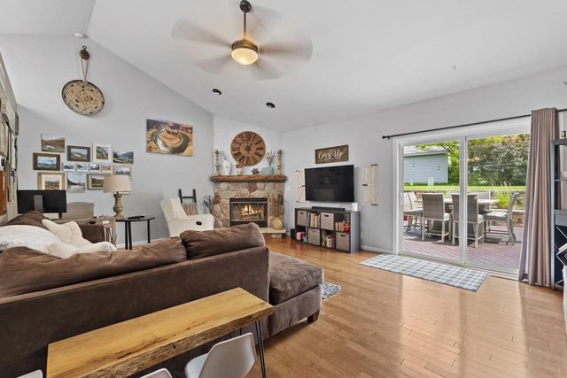 8140 S Waring DRIVE, Oak Creek, WI 53154