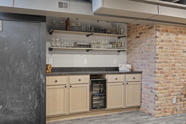 8140 S Waring DRIVE, Oak Creek, WI 53154