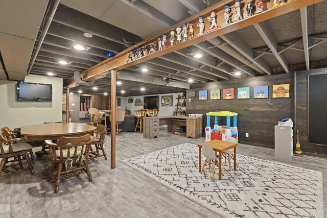 8140 S Waring DRIVE, Oak Creek, WI 53154