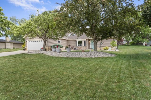 8140 S Waring DRIVE, Oak Creek, WI 53154