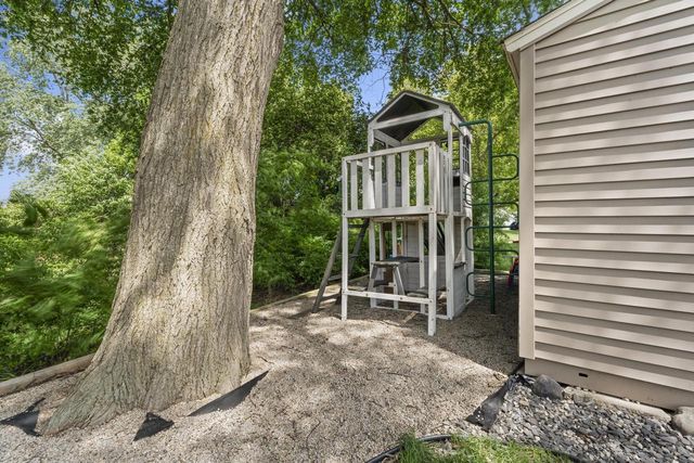 8140 S Waring DRIVE, Oak Creek, WI 53154