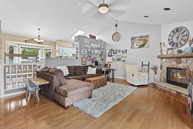 8140 S Waring DRIVE, Oak Creek, WI 53154