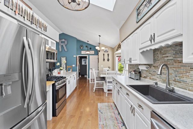 8140 S Waring DRIVE, Oak Creek, WI 53154
