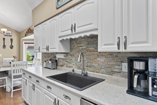 8140 S Waring DRIVE, Oak Creek, WI 53154