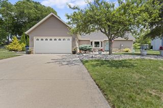 8140 S Waring DRIVE, Oak Creek, WI 53154