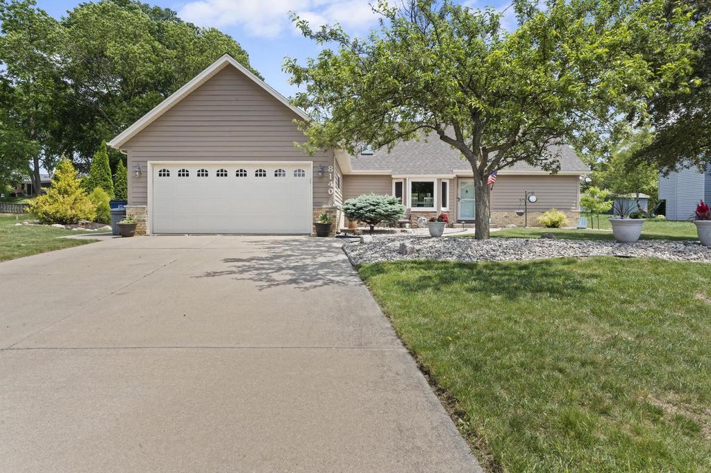 8140 S Waring DRIVE, Oak Creek, WI 53154