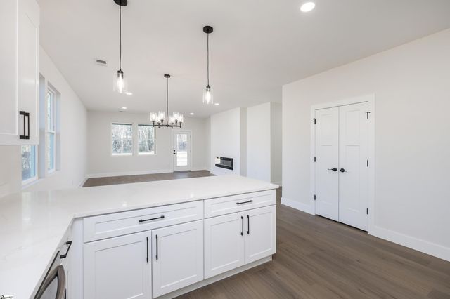 12 Pine Drive, Taylors, SC 29687