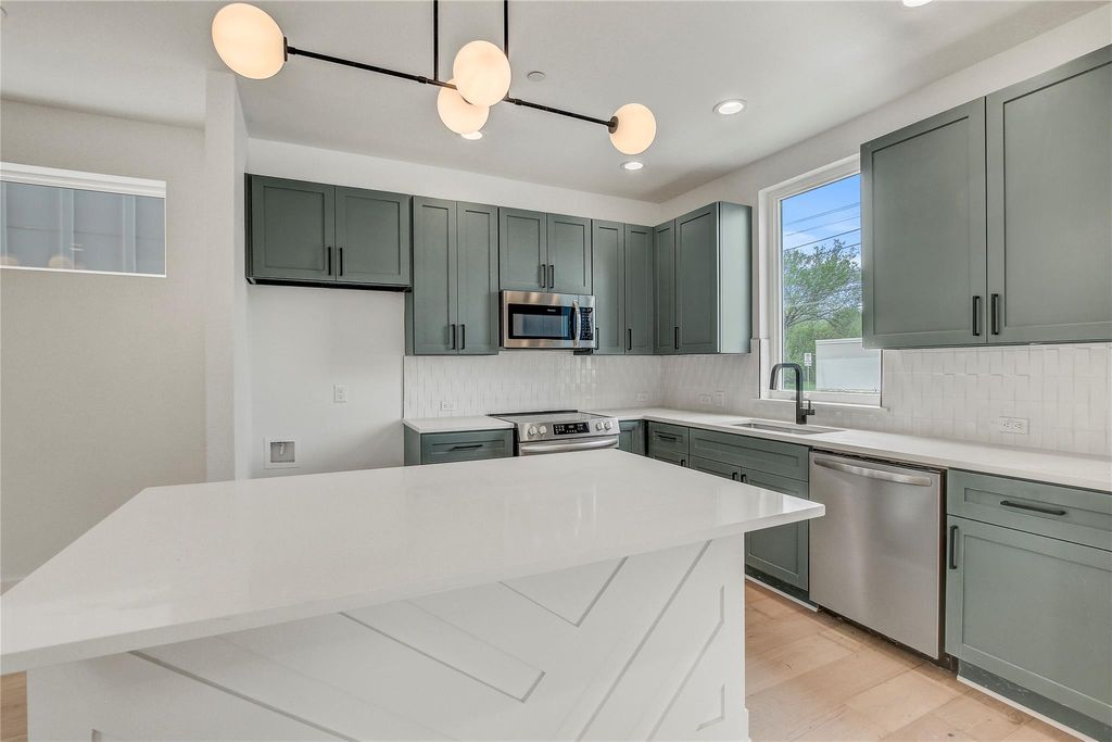 4127 E 12th ST 6, Austin, TX 78721