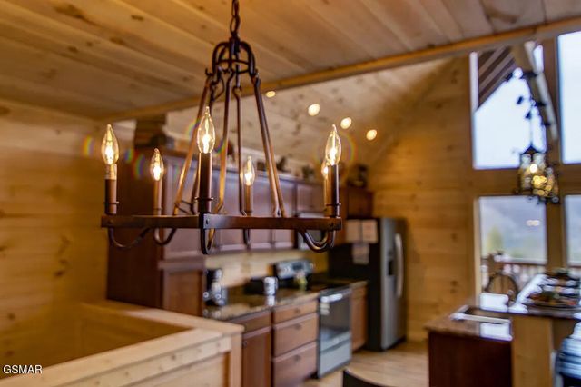 1205 Parkview Vista Way, Pigeon Forge, TN 37862