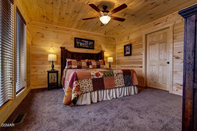 1205 Parkview Vista Way, Pigeon Forge, TN 37862