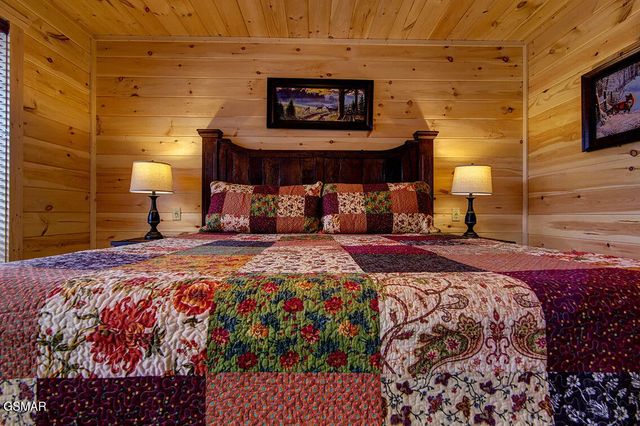 1205 Parkview Vista Way, Pigeon Forge, TN 37862