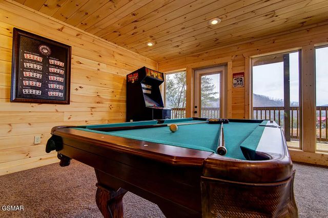 1205 Parkview Vista Way, Pigeon Forge, TN 37862