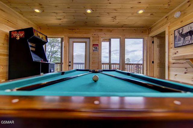 1205 Parkview Vista Way, Pigeon Forge, TN 37862