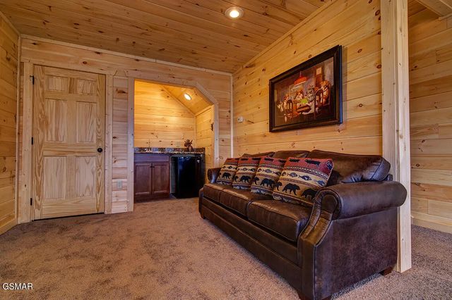 1205 Parkview Vista Way, Pigeon Forge, TN 37862