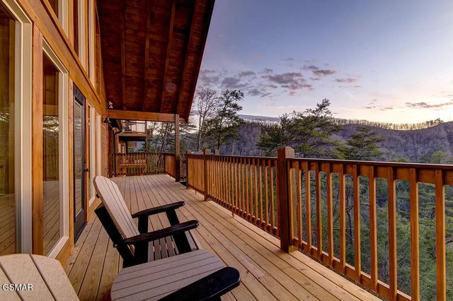 1205 Parkview Vista Way, Pigeon Forge, TN 37862