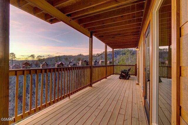 1205 Parkview Vista Way, Pigeon Forge, TN 37862