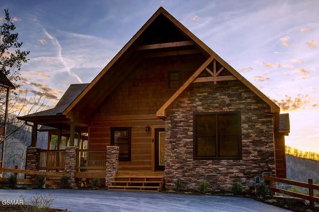 1205 Parkview Vista Way, Pigeon Forge, TN 37862