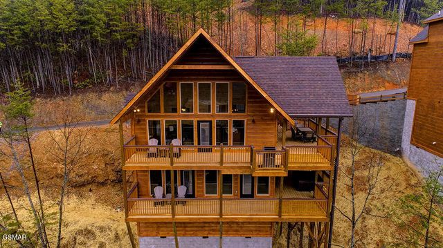 1205 Parkview Vista Way, Pigeon Forge, TN 37862