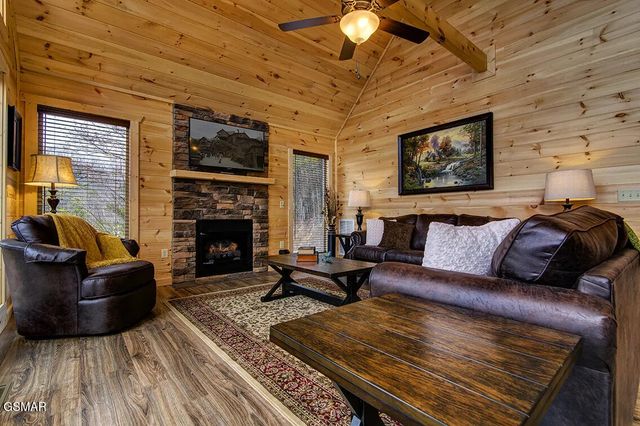 1205 Parkview Vista Way, Pigeon Forge, TN 37862