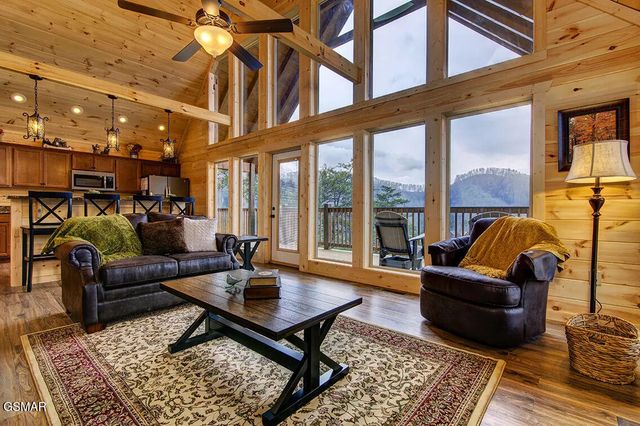 1205 Parkview Vista Way, Pigeon Forge, TN 37862