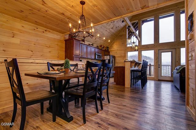 1205 Parkview Vista Way, Pigeon Forge, TN 37862