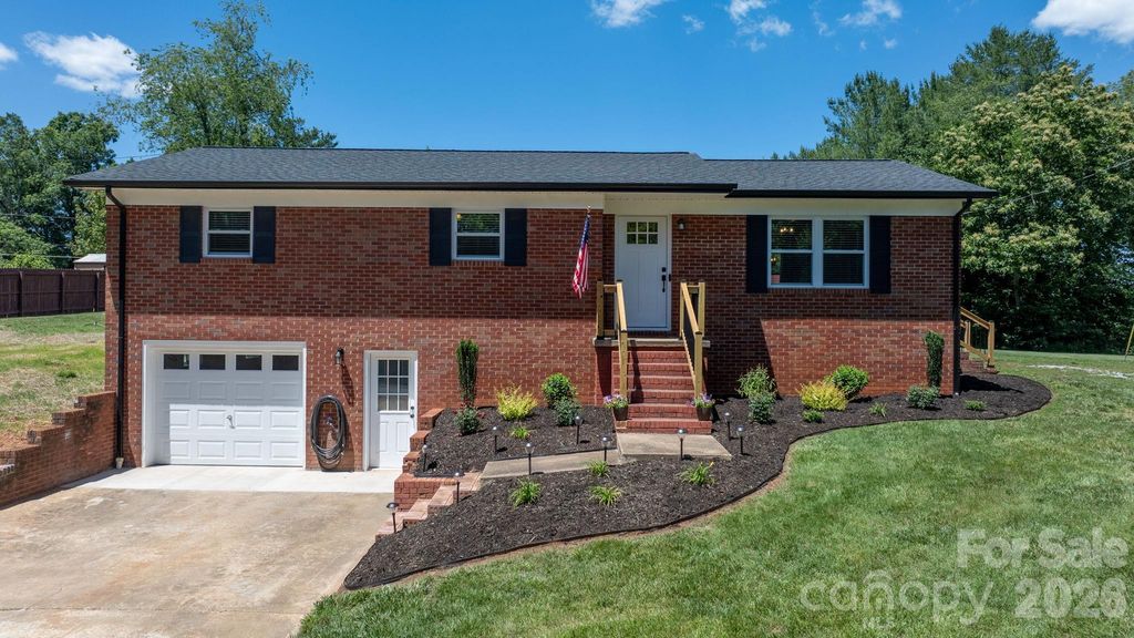 55 Hillsdale Lane, Taylorsville, NC 28681