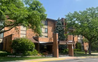 77 Lake Hinsdale Drive 207, Willowbrook, IL 60527