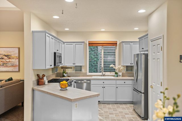 6298 SW Chestnut Dr, Corvallis, OR 97333