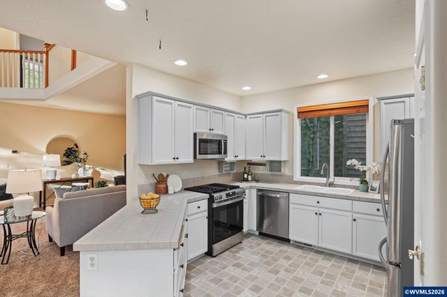 6298 SW Chestnut Dr, Corvallis, OR 97333