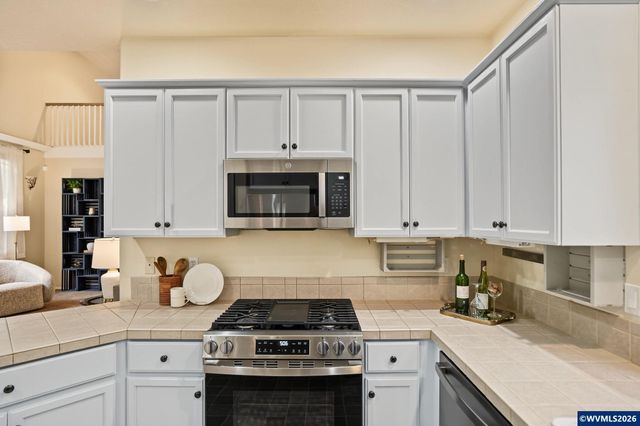 6298 SW Chestnut Dr, Corvallis, OR 97333