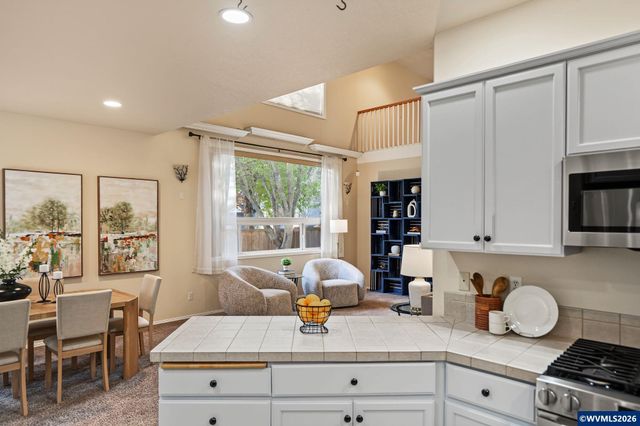 6298 SW Chestnut Dr, Corvallis, OR 97333