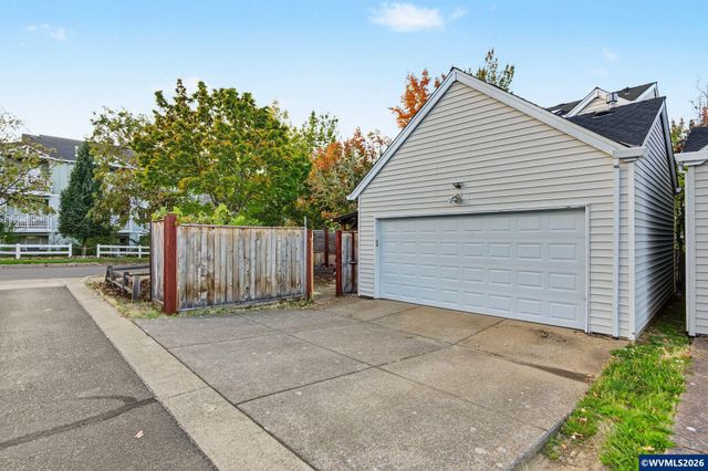 6298 SW Chestnut Dr, Corvallis, OR 97333