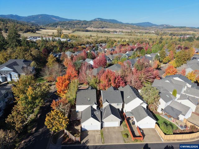 6298 SW Chestnut Dr, Corvallis, OR 97333