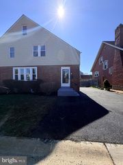 402 GROVE AVE, Wilmington, DE 19809