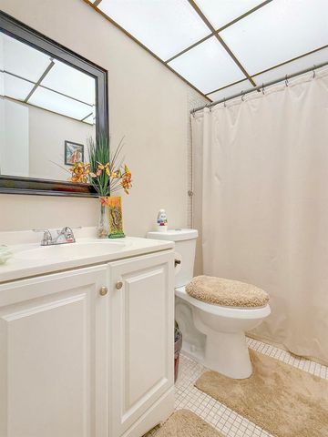 3070 NW 48th Terrace 414, Lauderdale Lakes, FL 33313