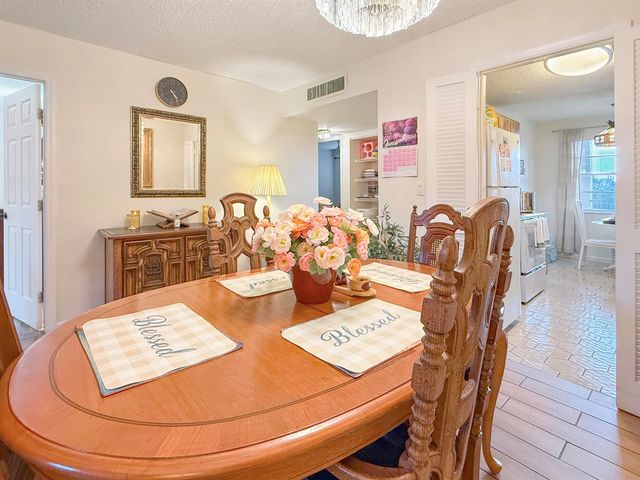 3070 NW 48th Terrace 414, Lauderdale Lakes, FL 33313