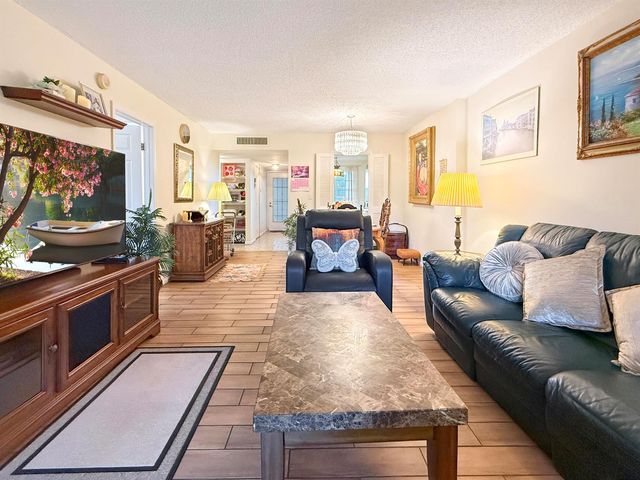 3070 NW 48th Terrace 414, Lauderdale Lakes, FL 33313