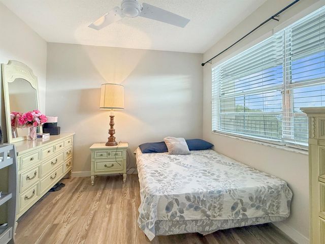 3070 NW 48th Terrace 414, Lauderdale Lakes, FL 33313