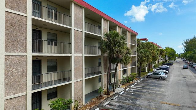 3070 NW 48th Terrace 414, Lauderdale Lakes, FL 33313