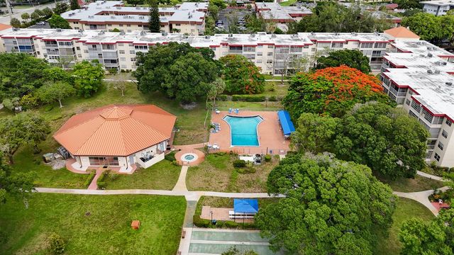 3070 NW 48th Terrace 414, Lauderdale Lakes, FL 33313