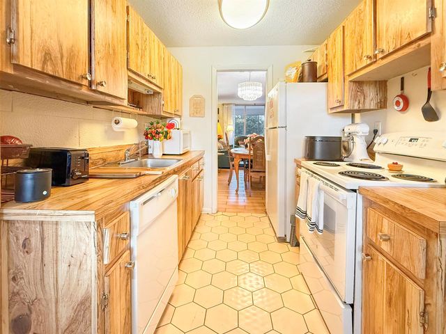 3070 NW 48th Terrace 414, Lauderdale Lakes, FL 33313