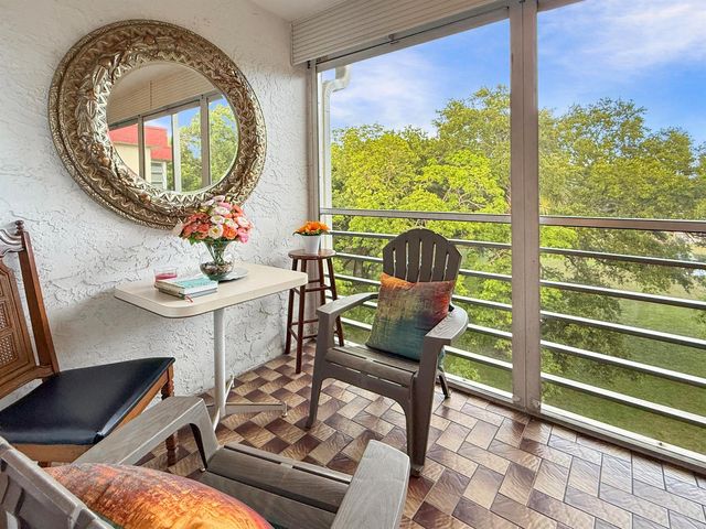 3070 NW 48th Terrace 414, Lauderdale Lakes, FL 33313